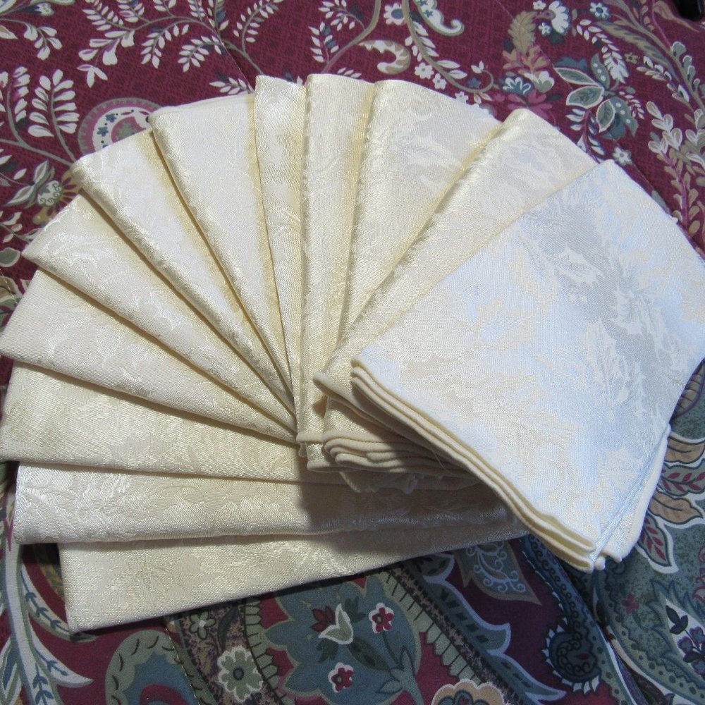 Set of 12 Holly Berry Cream Color Napkins 19" X 19